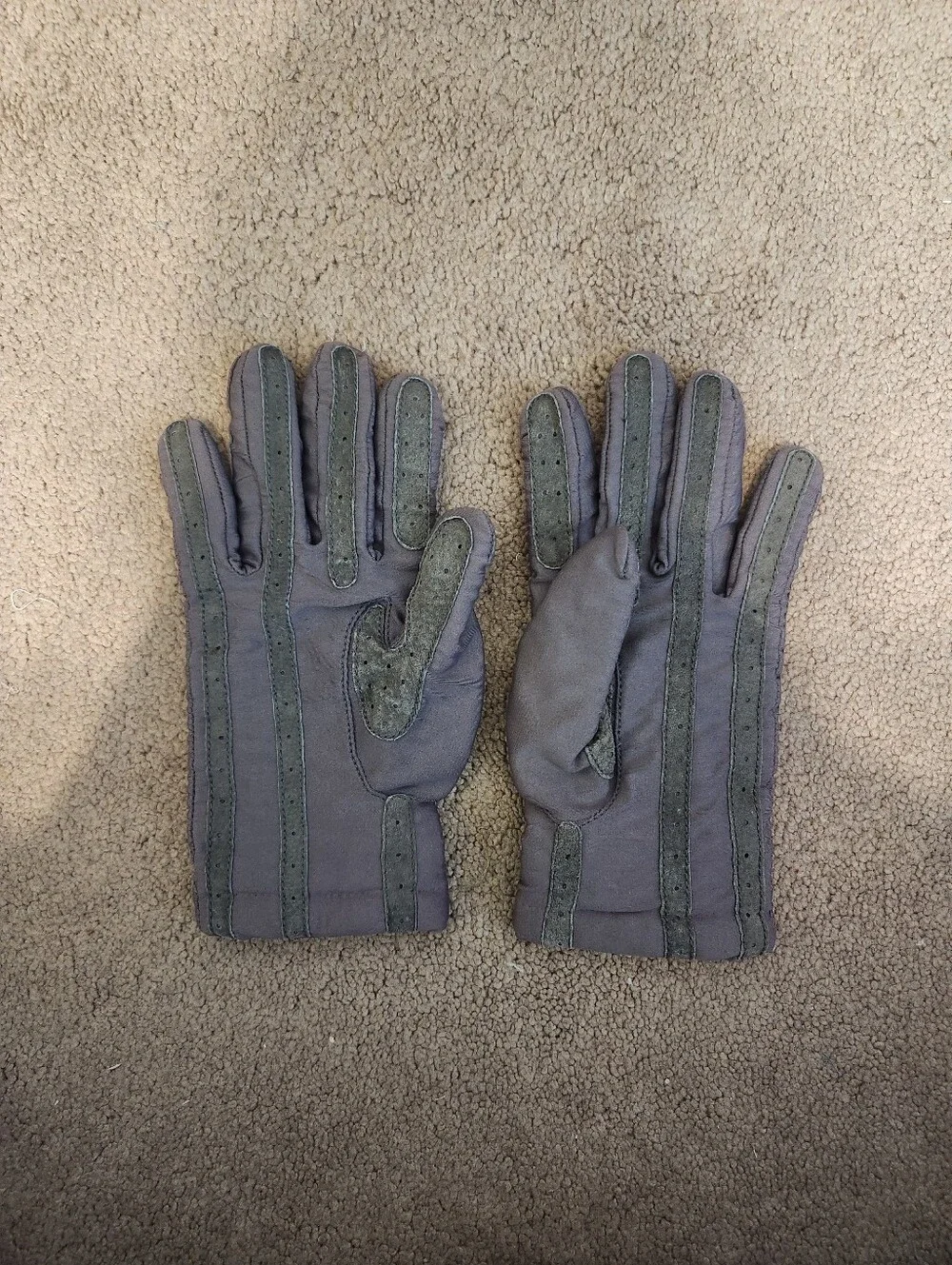 Women's Gray Driving Gloves with Suede Accent